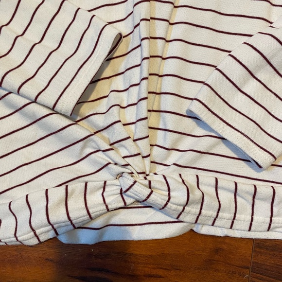 Old navy sweater - Picture 3 of 3